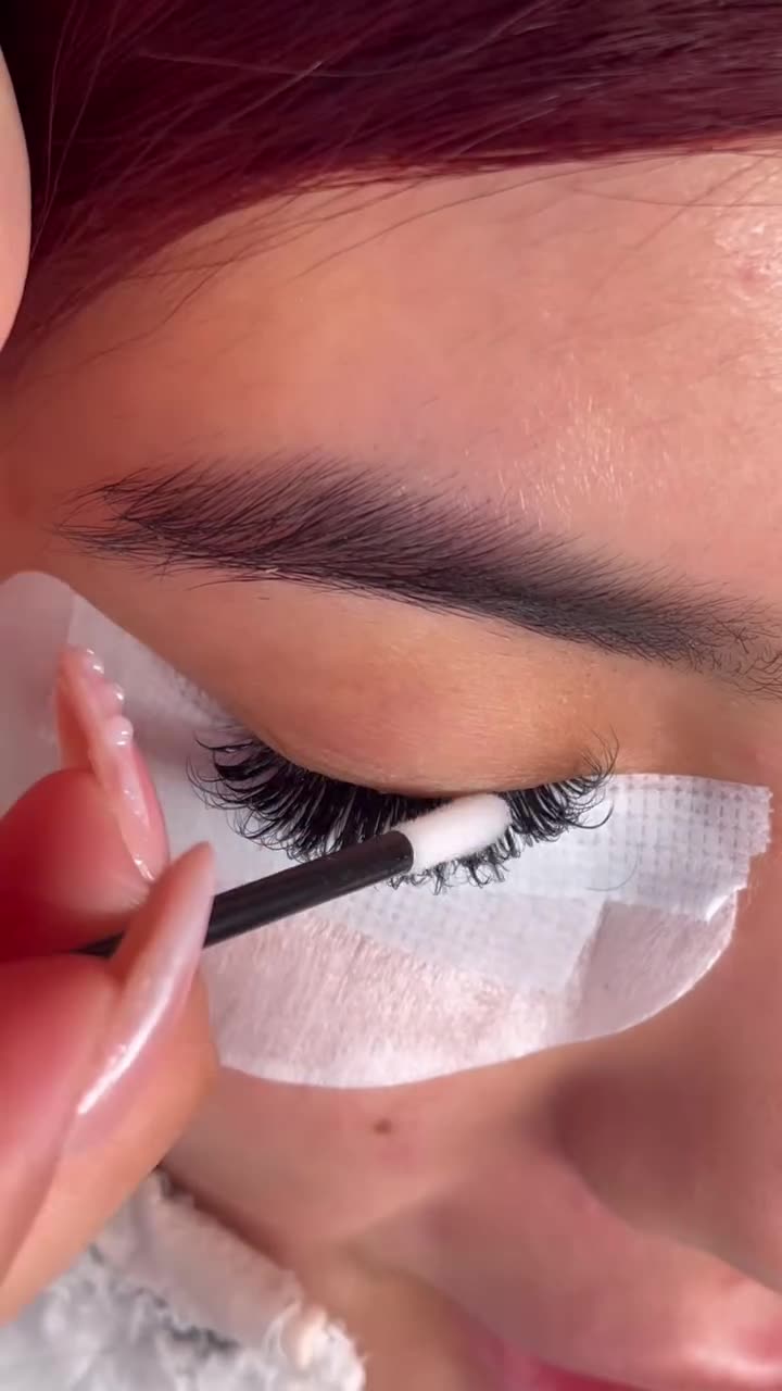 Lash with me in 36 seconds, from her reels